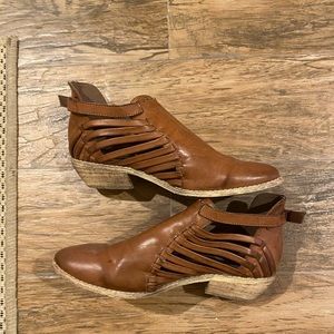 Brown Leather Fall Boots with open sides
